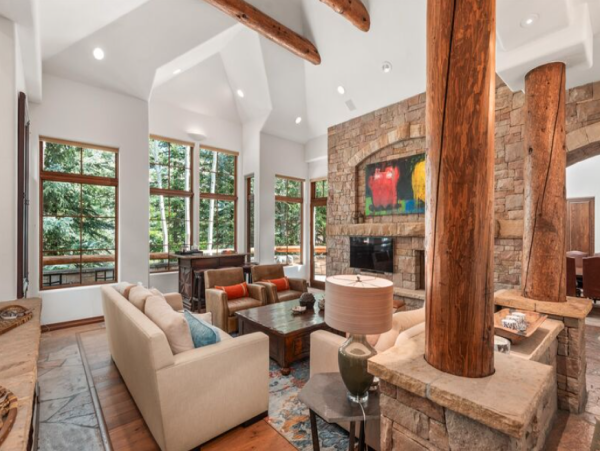 Luxurious Ski-in/ Ski-out Vacation Home - Family-Friendly Retreat